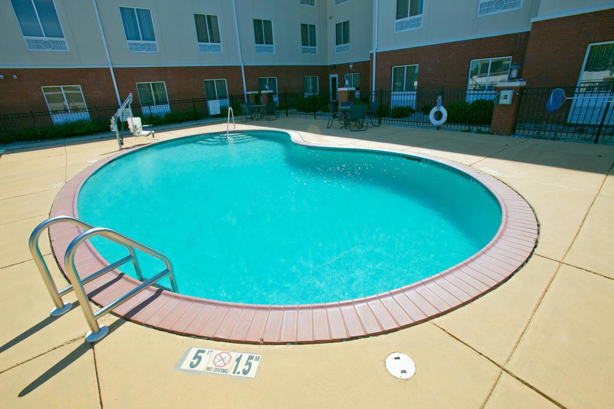 Holiday Inn Express & Suites Brookhaven By Ihg Eksteriør billede